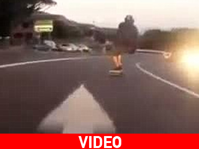 Ένας… daredevil skateboarder