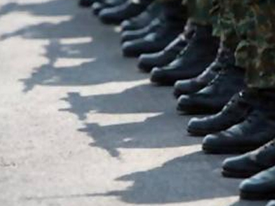 Οι στρατιωτικοί βγαίνουν στους δρόμους