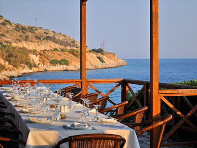 Άποψη του εστιατορίου 'Λάμπρος' στη Βουλιαγμένη