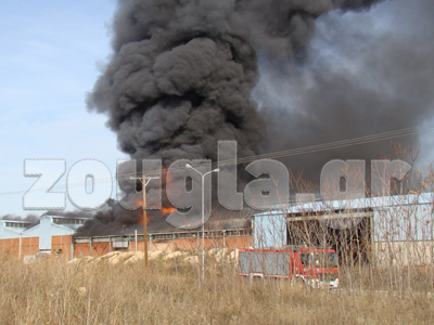 Φωτιά σε εργοστάσιο στην Κομοτηνή Φωτιά σε εργοστάσιο στην Κομοτηνή