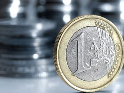 Υποχωρεί το ευρώ έναντι του δολαρίου