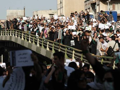 «Το Ιράν πλήττεται από έναν πόλεμο εναντίον της οικονομίας του»