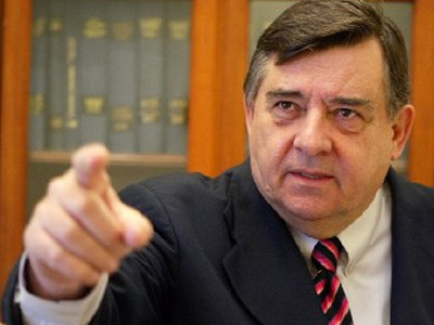 Ο Καρατζαφέρης είναι εδώ