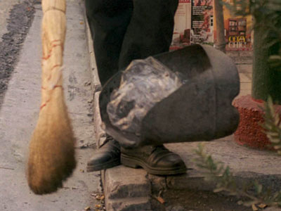 Έκαναν την Εθνική Οδό… σκουπιδότοπο!