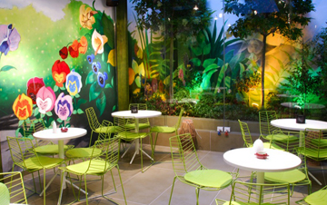 Η διασκέδαση πάει …Small café!