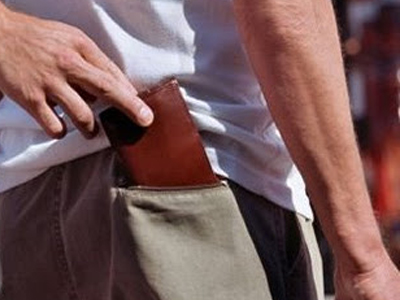 Έκλεβε πορτοφόλια από ασθενείς