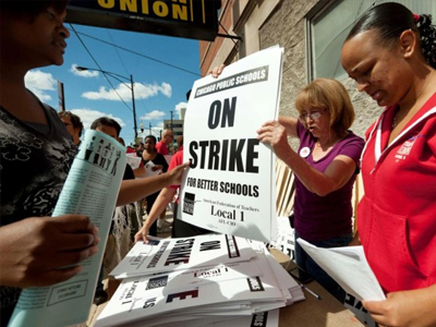 Συνεχίζουν τις κινητοποιήσεις τους οι εκπαιδευτικοί στο Σικάγο