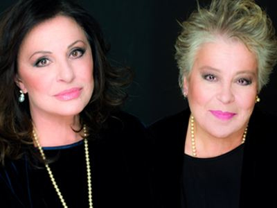 Χάρις Αλεξίου – Δήμητρα Γαλάνη Σε Μπλε Βελούδο