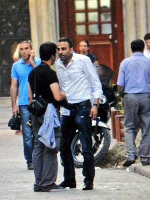 O άνδρας που πυροβόλησε στον αέρα