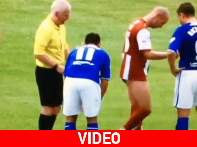 Του κατέβασε το σορτσάκι!