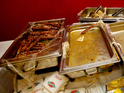 Καυγάς για ένα… σουβλάκι!