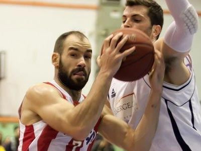 Στον τελικό διά… περιπάτου ο Ολυμπιακός, 87-55 την Καβάλα