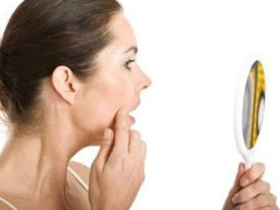 Έξυπνοι τρόποι να καλύψετε τα σπυράκια