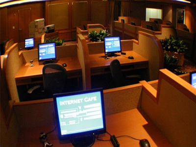 Δεν πήγαν για να σερφάρουν