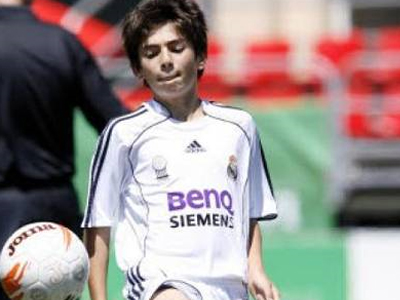 «Σφάζονται» στα πόδια του Ζιντάν junior