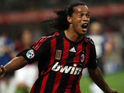 Ροναλντίνιο: «Δεν φεύγω από τη Μίλαν»