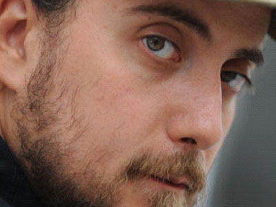 Ο «ακουστικός» Στάθης Δρογώσης στον Ιανό!