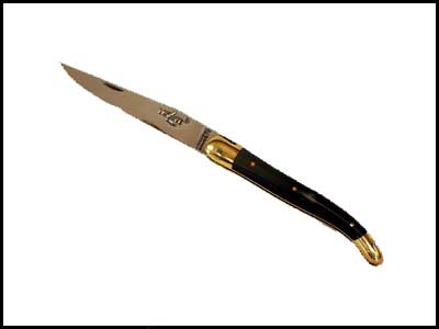 Τον μαχαίρωσαν για να τον ληστέψουν