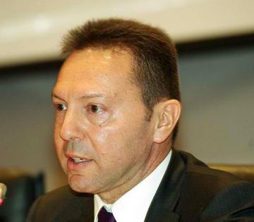 Απέσυρε τον όρο «οικειοθελής» ο Στουρνάρας για τους εφοπλιστές