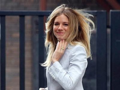 Διεψεύδει τις φήμες