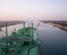 Η αύξηση των διοδίων, διώχνει τα πλοία από το Σουέζ