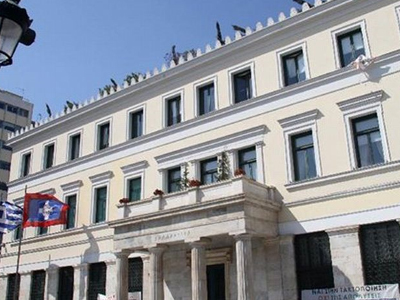 Παραμένουν διακόσιοι συμβασιούχοι στο Δήμο