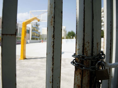 Κλείνει και άλλα τμήματα η γρίπη