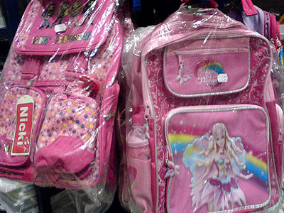 Οι σχολικές τσάντες προκαλούν πόνο στην πλάτη