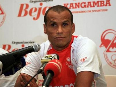 Έχει πει το νερό… νεράκι ο Ριβάλντο στην Ανγκόλα