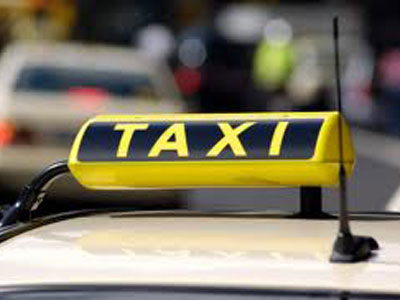 Επιτέθηκαν σε οδηγό ταξί