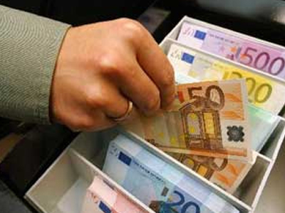 Μειώθηκε κατά 52% το ταμειακό έλλειμμα