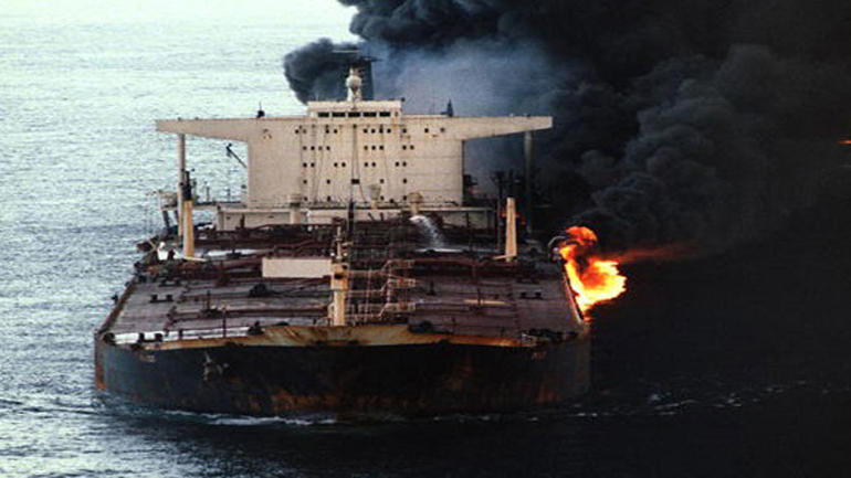 Φωτιά σε χημικό τάνκερ στη Νότια Κορέα