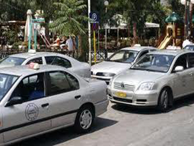 Τους πέταξαν αυγά!