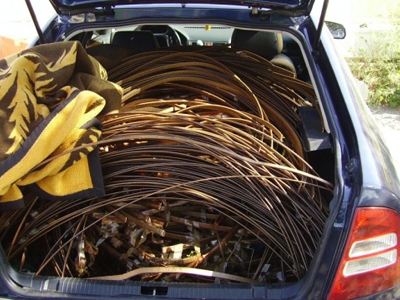 Ρομά ξήλωσαν καλώδια ηλεκτροφωτισμού στην Πάτρα