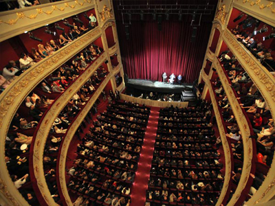 Όλος ο καλός ο κόσμος στο «Μέγαρο» του Πειραιά!