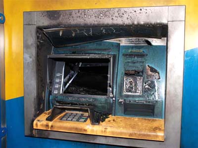 Π.Φάληρο: Έκαψαν τα ΑΤΜ δύο τραπεζών