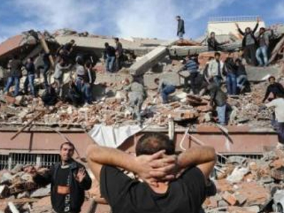 Τουρκία: 27 oι νεκροί από το σεισμό Τουρκία: 27 oι νεκροί από το σεισμό