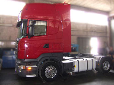 Τράκτορας “έκανε βουτιά” στο λιμάνι της Κορίνθου