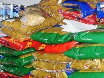 Συγκέντρωση τροφίμων και φαρμάκων στη Σαλαμίνα