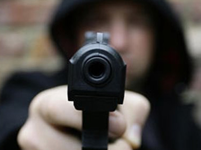 Τους λήστεψαν και μετά τους συνέλαβαν