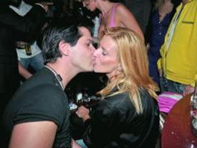 Πάρτι-έκπληξη για τον Γιώργο Τσαλίκη