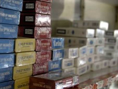 Άρπαξαν τσιγάρα και χρήματα