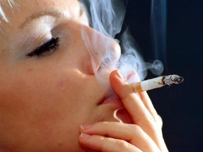 Το τσιγάρο «φρενάρει» τις σχέσεις Το τσιγάρο «φρενάρει» τις σχέσεις