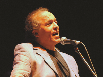 Ο Λάκης Χαλκιάς έρχεται στο «Μουσικό Προαύλιο»