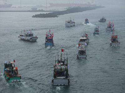 Ταϊβανέζικα σκάφη παίρνουν «σειρά» στα νησιά Σενκάκου