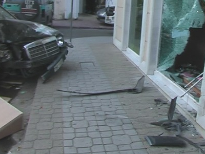 «Αγόρασαν» γυαλιά με… αυτοκίνητο