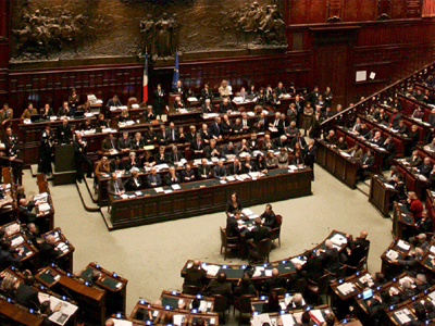 Αποχωρούν οι υπουργοί του Μπερλουσκόνι Αποχωρούν οι υπουργοί του Μπερλουσκόνι