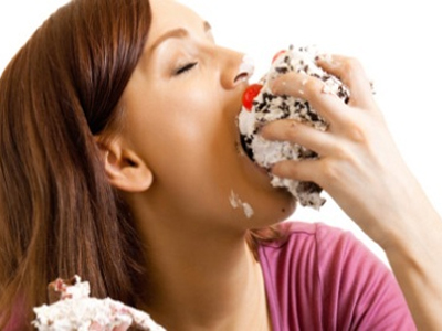 Οι σκληρά εργαζόμενες «το ρίχνουν» στο φαΐ