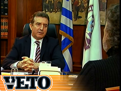 Ο Μιχ. Χρυσοχοΐδης μιλάει με τον Μάκη Τριανταφυλλόπουλο στο VETO της Κυριακής