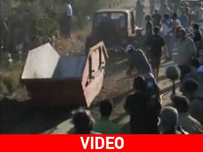 Διαγωνισμός: Ποιος θα τραβήξει πιο μακριά έναν κάδο απορριμμάτων…